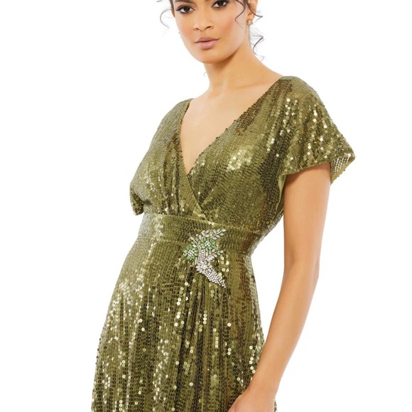 (252) ❤️ BNWT MAC DUGGAL SEQUINED BUTTERFLY SLEEVE WRAP OVER A LINE GOWN #10773 - Picture 1 of 14